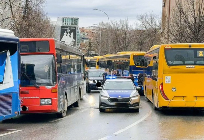 Pas 9 ditësh grevë, nga e mërkura rikthehet transporti publik në Prishtinë