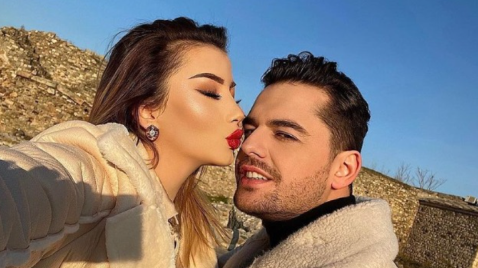 Mediat britanike shkruajnë për vdekjen tragjike të Shpat Kasapit: Ylli i popit shqiptar, reagoi edhe Bebe Rexha