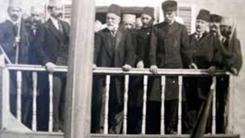 Ismail Qemali donte që Shqipëria të ndahej në tri kantone, të kishte tri kryeqytete dhe tre udhëheqës!