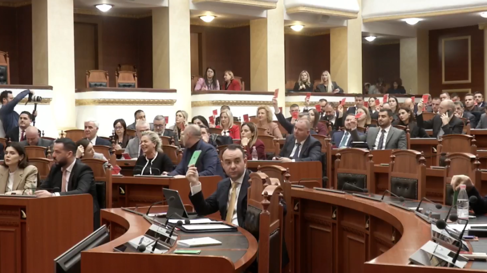 Vetëm 17 vota pro, rrëzohet kërkesa e opozitës për interpelancë urgjente me Ramën
