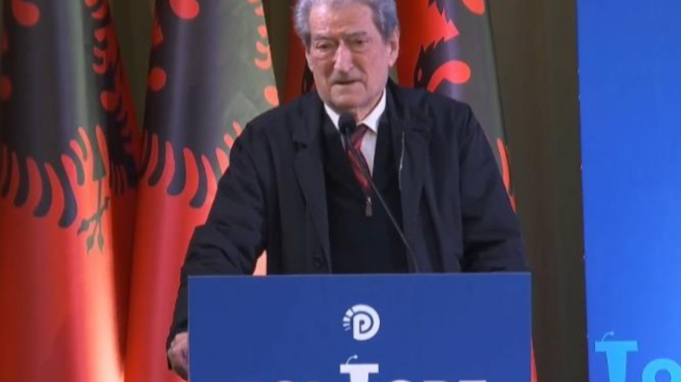 Përplasje foltoresh, Berisha sfidon Salianjin nga Mirdita: PD parti e hapur, pse nuk flet në Kryesi?