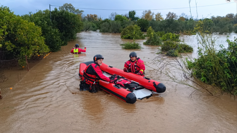 “Bajroni” përmbyt Greqinë, anulohet mësimi në Atikë