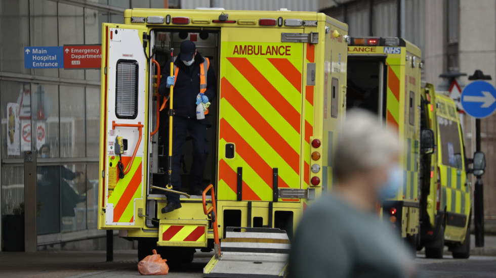 Ish-mjeku akuzohet për sulme seksuale ndaj 38 pacientëve