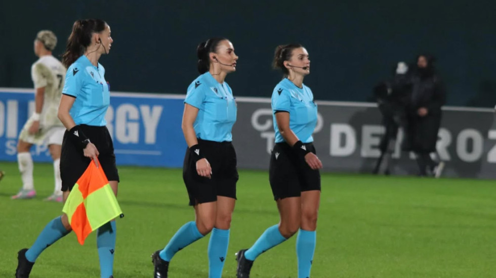 Moment historik në futbollin shqiptar: Për herë të parë një ndeshje u drejtua nga arbitre vajza