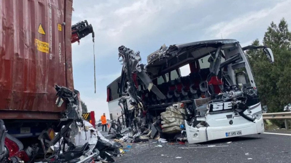 Autobusi përplaset me kamionin, shtatë të vdekur dhe 11 të plagosur në Turqi