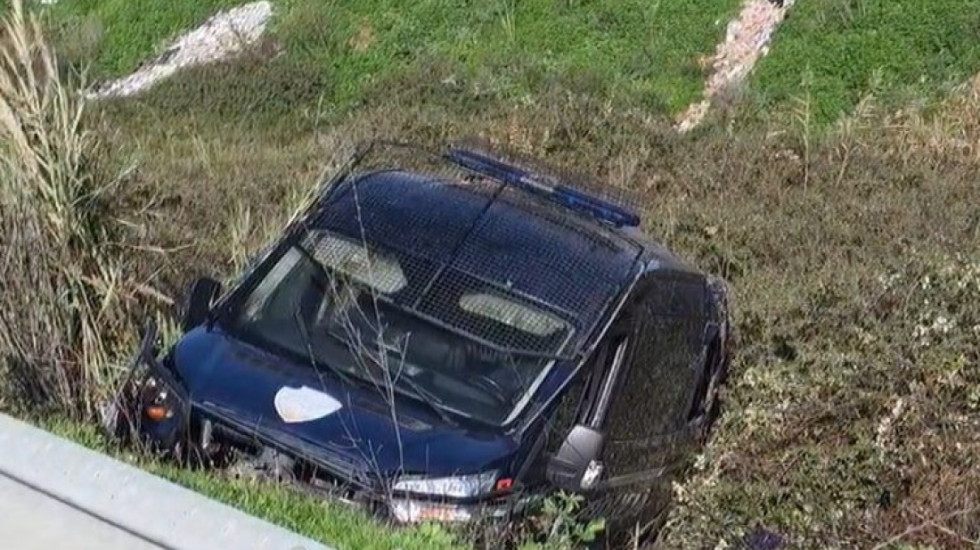 Fier/ Furgoni i FNSH përfundon në kanal, tre efektivë mbeten të plagosur