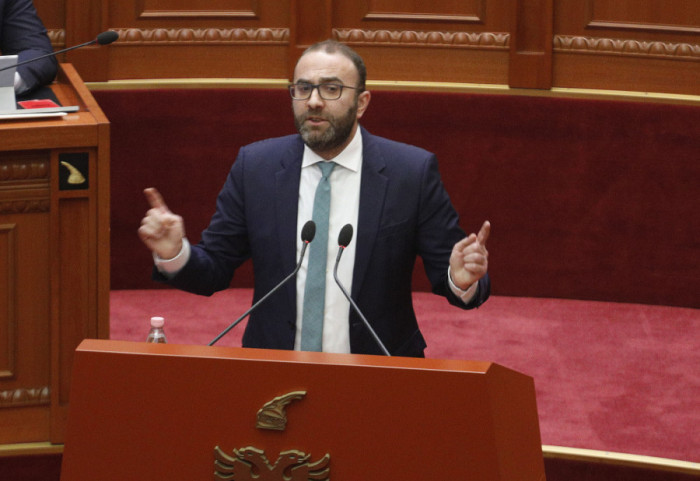 Bardhi publikon rezolutën e IDU për Shqipërinë: Shkrirje shtet-parti-krim, të sanksionohen zyrtarët e korruptuar