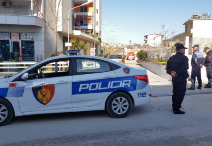 Debati për dhomën, i riu plagos me thikë qiradhënësin