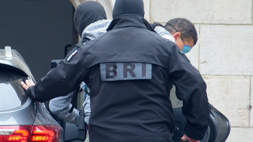 Panik në Oslo, të shtëna me armë në një qendër tregtare