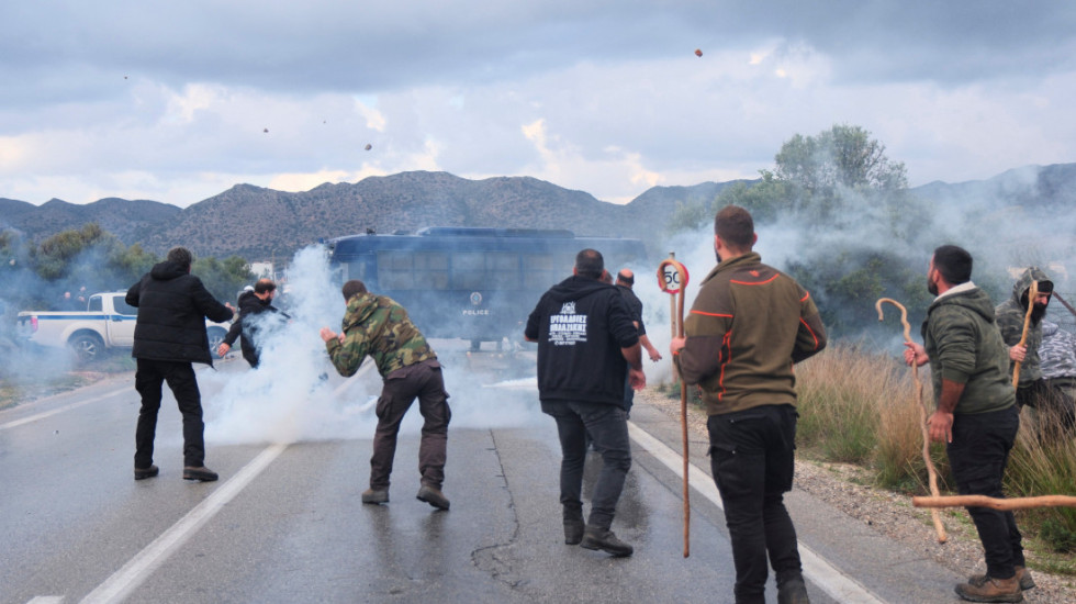 Greva e fermerëve grekë vijon, bllokohet sërish aksi Kakavijë-Janinë