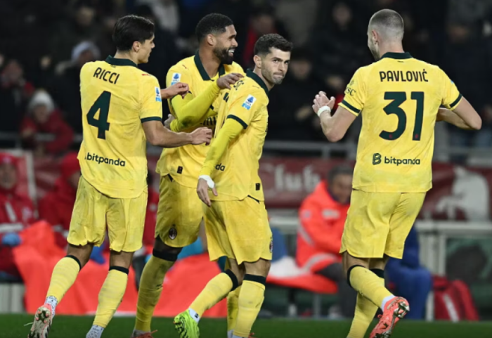 Milani përmbys Torinon, kapiten "Amerika" rikthen kuqezinjtë në krye të Seria A