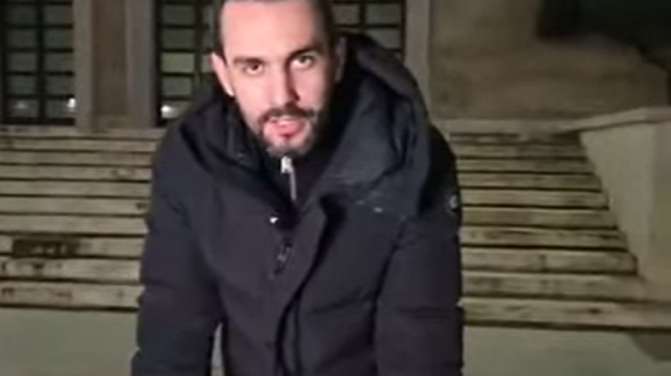 Vetëm përpara Kryeministrisë, Lapaj nis protestën e veçantë, kalon natën jashtë