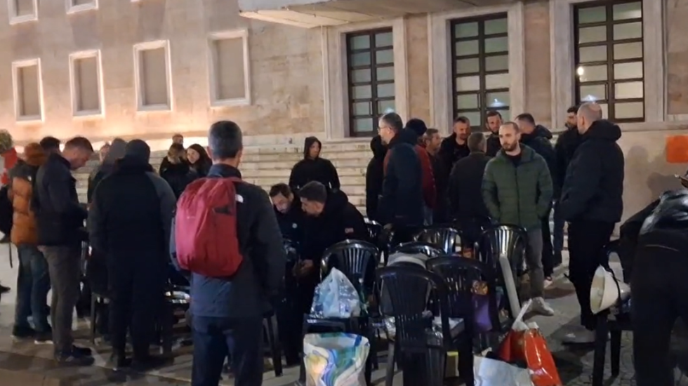 Më shumë karrige, më shumë njerëz, Adriatik Lapaj jo më i vetëm para Kryeministrisë