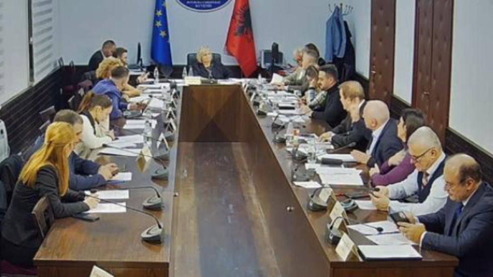 “Projektbuxheti 2026”, Komisioni i Ekonomisë e kalon vetëm me votat e mazhorancës