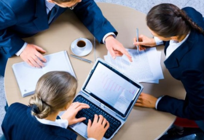 E heqin nga puna se shkonte 40 minuta më herët, gjykata i jep të drejtë punëdhësit