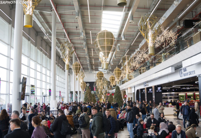 I kërkuari në Zvicër, kapet në Rinas, sekuestrohen dhe 12 mijë euro