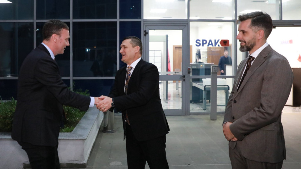 Zyrtari i lartë amerikan vizitë në SPAK: Angazhim i përbashkët përballë krimit ndërkombëtar