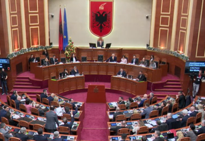 Avokati i Popullit fut Kuvendin në tension, PD kërkon të hiqet nga rendi i ditës