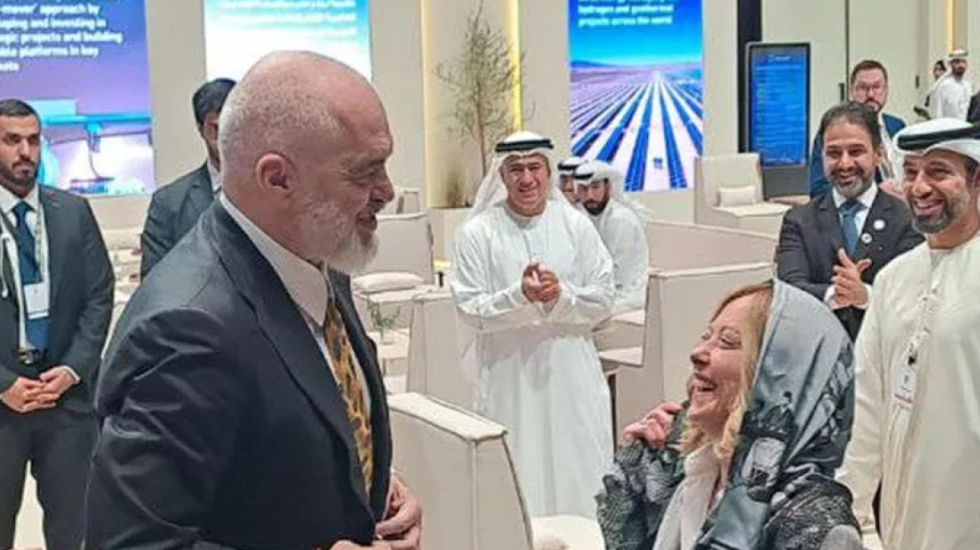 Meloni nxjerr në ankand dhuratat e liderëve të huaj, mes tyre edhe shallin e kryeministrit Rama