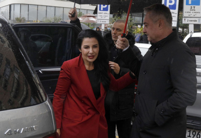 Pezullimi i zv.kryeministres, Kushtetuesja vendos sot për kërkesën e qeverisë