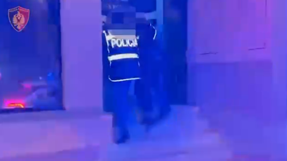 Një sharje në rrjetet sociale përfundon në dhunë me çekiç në Tiranë