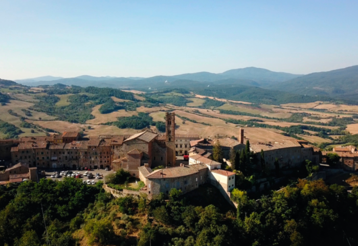 Qyteza në Toskana ofron 20 mijë euro për t’u zhvendosur aty, por ka një kusht