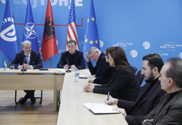 Thirrja e Salianjit para mbledhjes së Kryesisë: Revolta, jo foltore