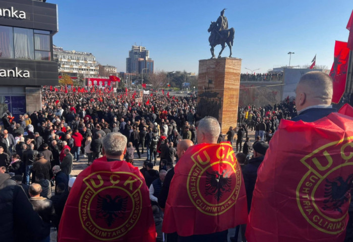 FOTO/ “Liri për çlirimtarët”, protestë madhështore në Shkup