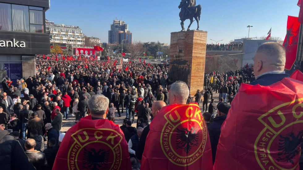 FOTO/ “Liri për çlirimtarët”, protestë madhështore në Shkup