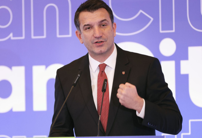 Veliaj nga burgu paralajmëron Këshillin Bashkiak: Konsultohuni me mua për miratimin e buxhetit 2026 për Tiranën