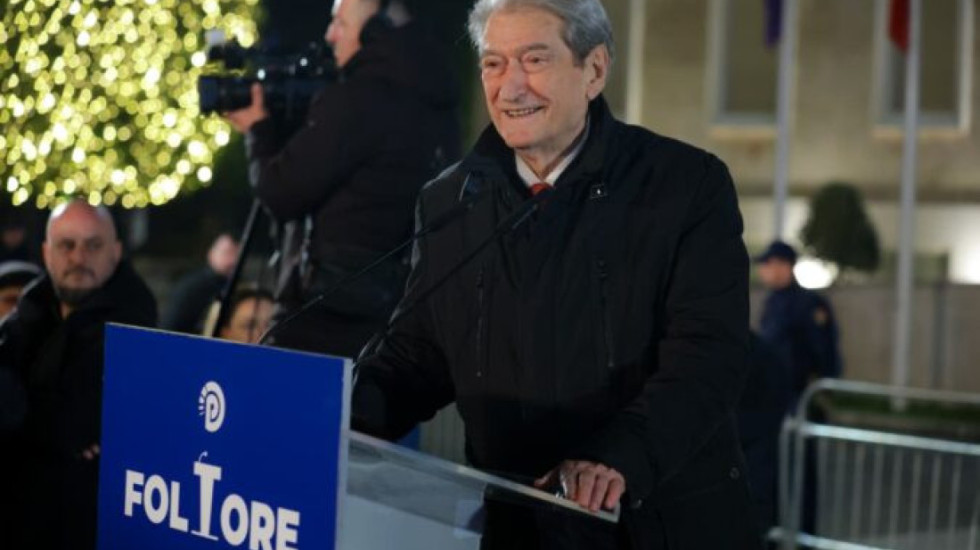 “Foltorja” e 5-të para Kryeministrisë, PD denoncon dhunën e policisë ndaj Lapajt: Sheshi i protestës është i të gjithëve