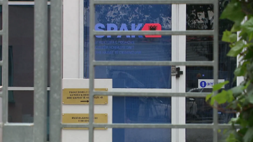 SPAK me “dorë të hekurt”, detaje nga operacioni tek AKSHI, akuza edhe për grup të strukturuar kriminal