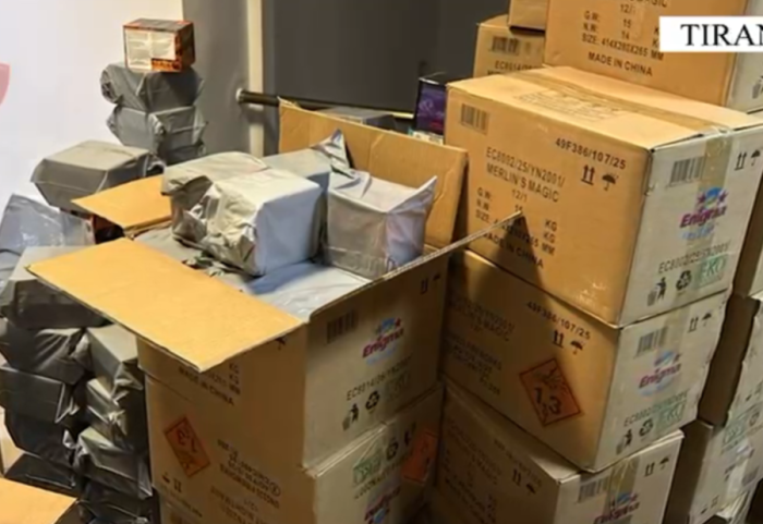 Kapen sasi të mëdha fishekzjarrësh në Tiranë