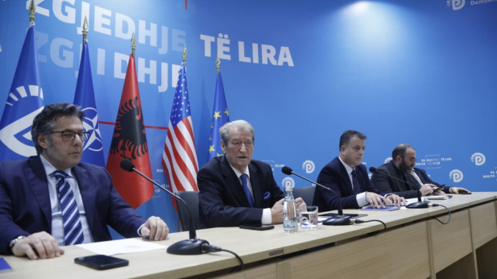 “Peleshi fsheh dokumentet e SPAK për Ballukun”, Berisha: Axhenda jonë është vetëm protesta