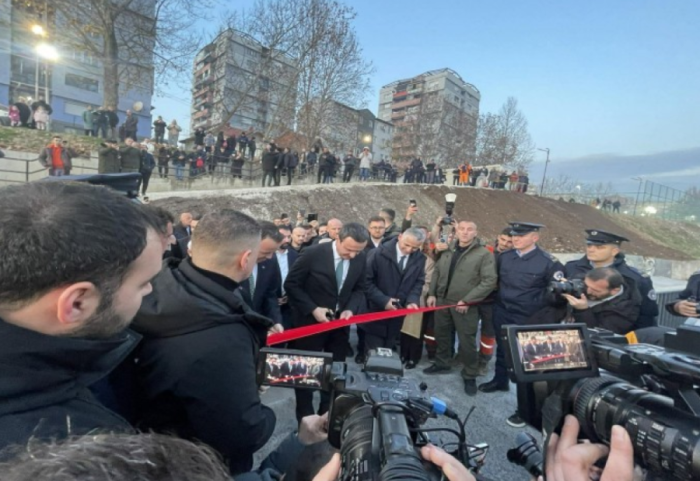 Hapet ura e re për këmbësorë mbi lumin Ibër, Kurti mesazh BE-së për largimin e KFOR nga ura kryesore e Mitrovicës