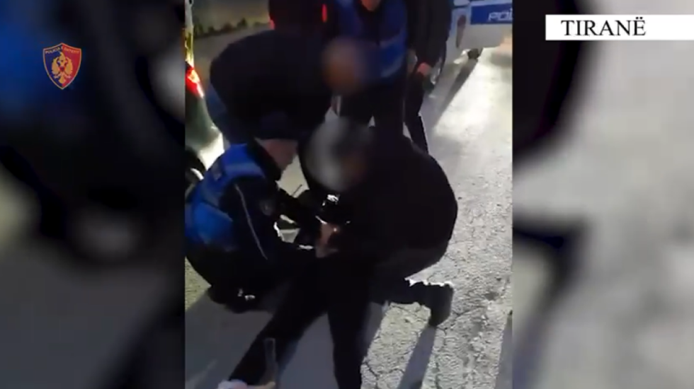 Tentoi të vriste një person, arrestohet në bulevardin e Tiranës