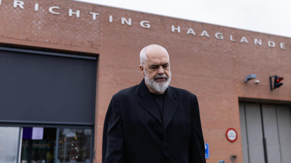 Rama i shkon Thaçit në Hagë: E gjeta në formë në godinën ku luhet teatri i turpit të drejtësisë ndërkombëtare