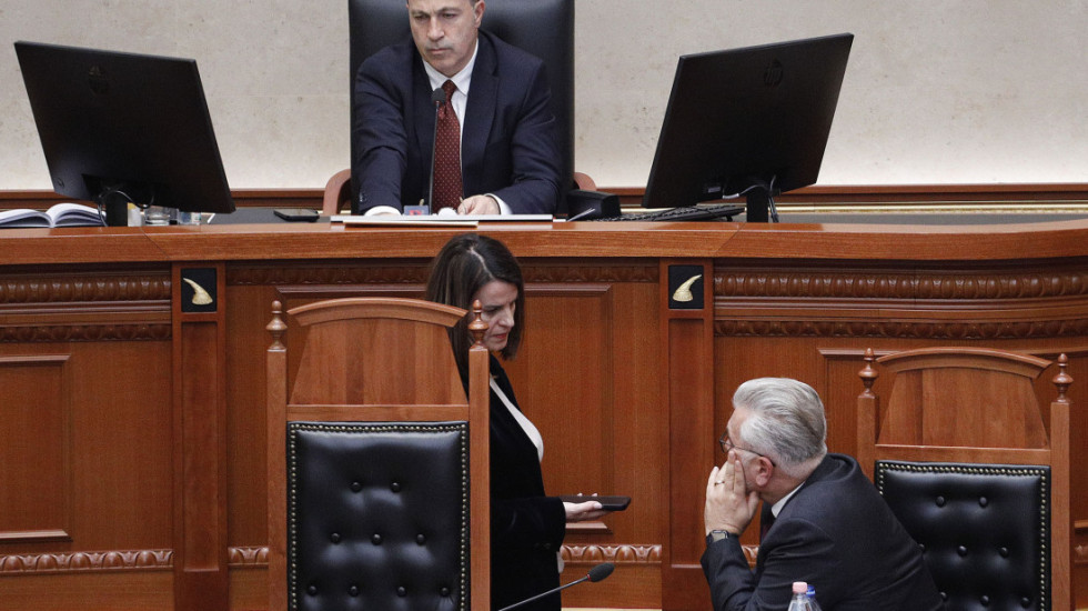 Peleshi reagon pas kaosit në Kuvend: Duhet dialog, Parlamenti nuk është arenë për beteja