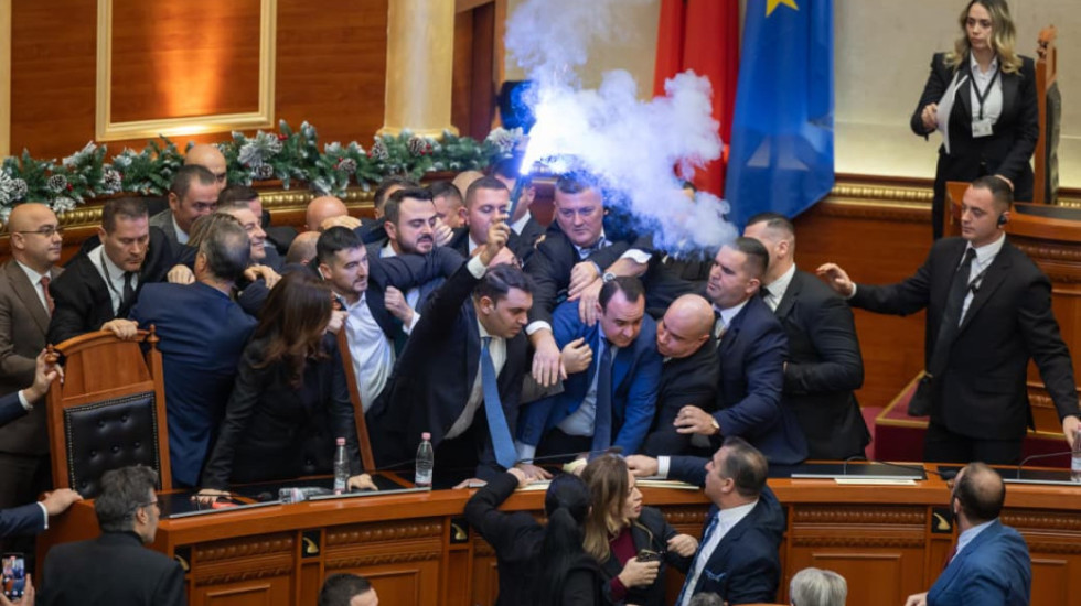 Dhuna në Kuvend, PS kërkon përjashtimin e 29 deputetëve të opozitës