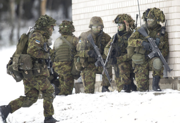 Tension në Balltik, rojet kufitare rus të armatosur hyjnë në Estoni