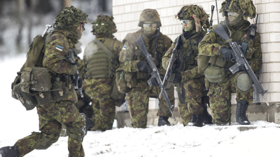 Tension në Balltik, rojet kufitare rus të armatosur hyjnë në Estoni