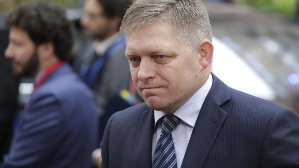 Makina e shërbimit dëmton avionin e kryeministrit sllovak në Bruksel