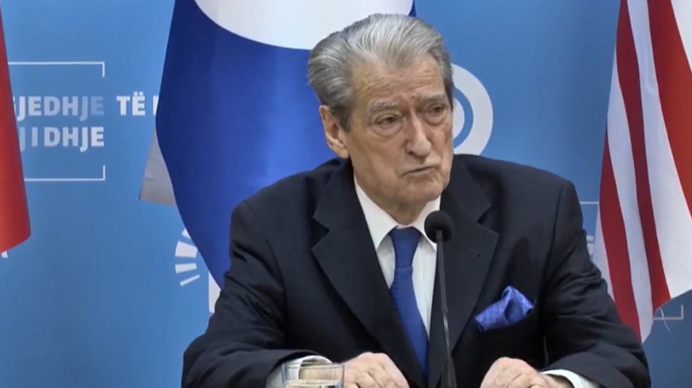 Jo vetëm protesta, Sali Berisha paralajmëron grevë urie