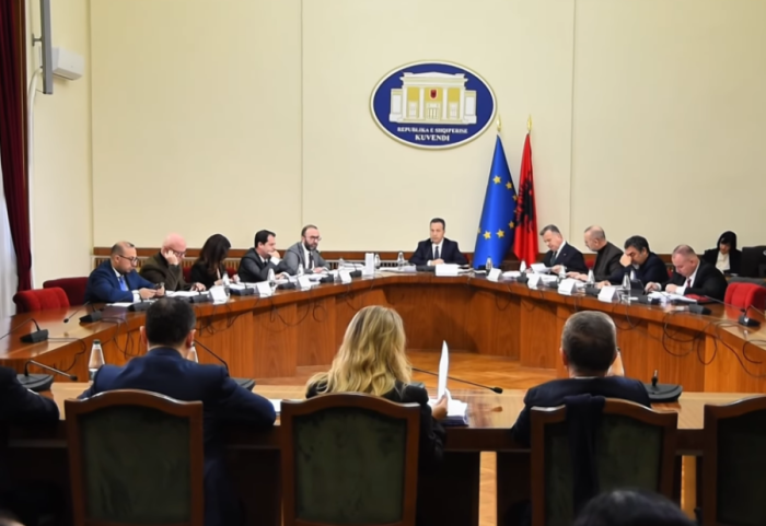 Opozita kërkon USB-në me provat për arrestimin e Ballukut, PS kundër daljes së provave