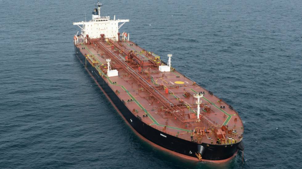 Ukraina godet një anije të “flotës hije” ruse që lundronte mes Greqisë e Libisë