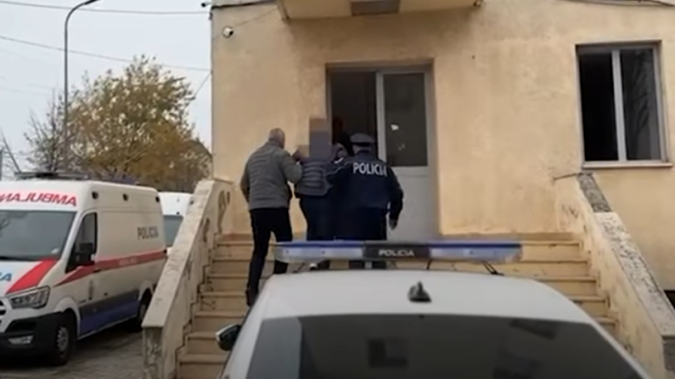 Arrestohet 40-vjeçari në Kukës,bashkëshortja e kallëzoi për abuzim seksual me vajzat e mitura