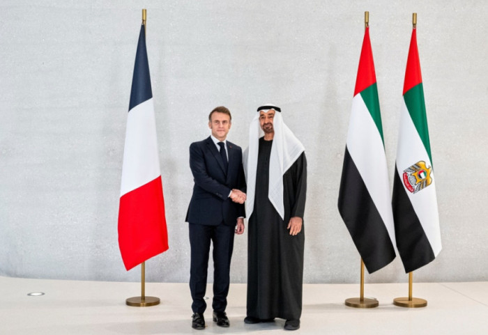 Macron njofton planet për një aeroplanmbajtëse të re