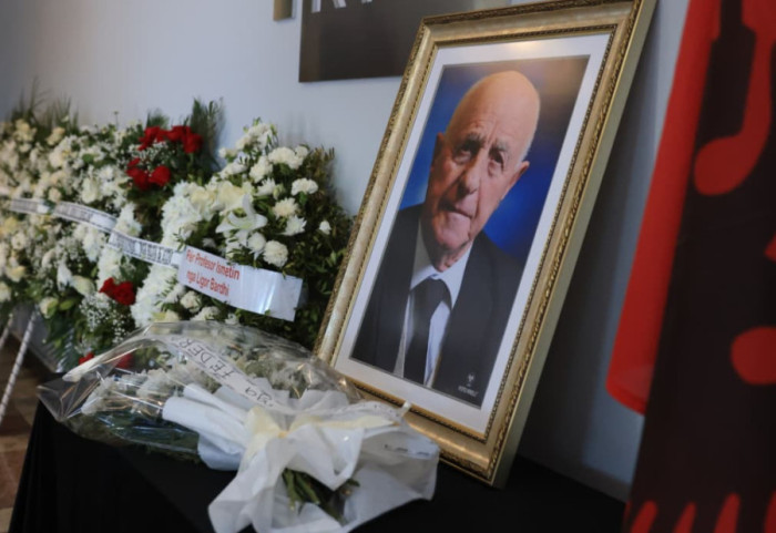 Përcillet mes homazheve ikona e komentimit sportiv shqiptar, Ismet Bellova