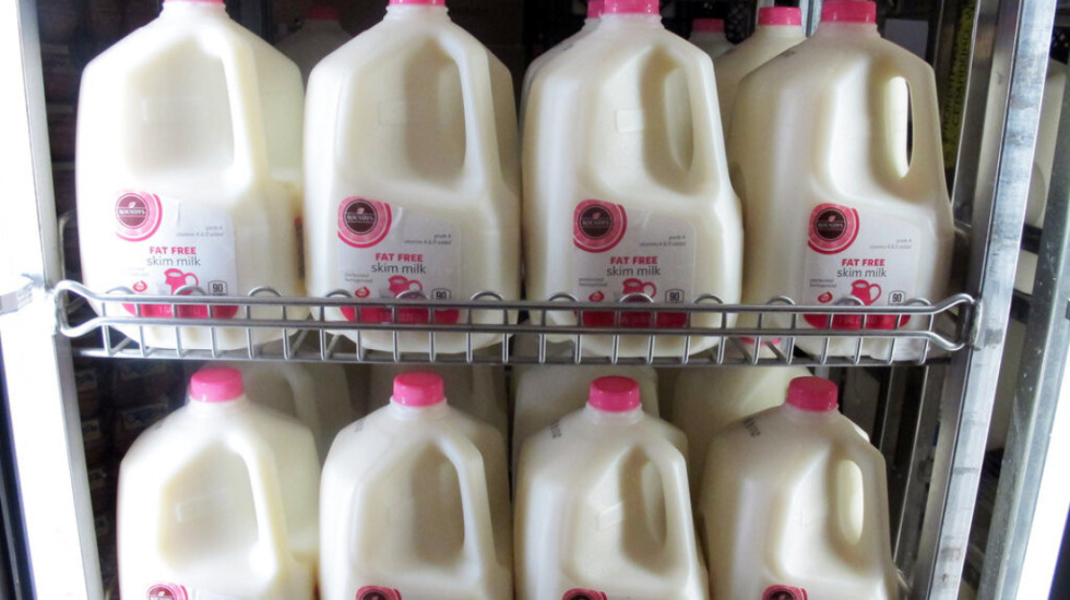 36 bebe në Angli sëmuren pasi pinë formulë për foshnje të kontaminuar