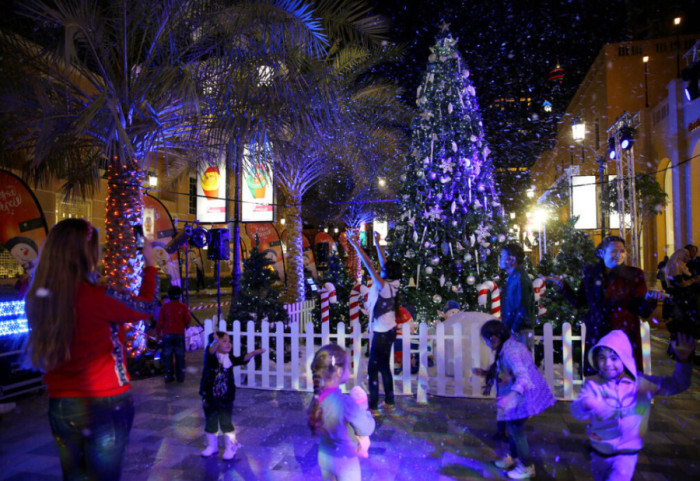 Krishtlindjet në Dubai, mes dëborës dhe slitave